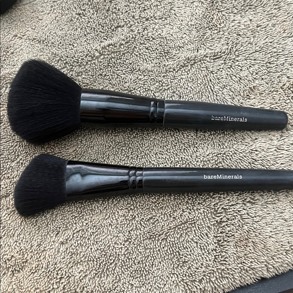 🍍6/$20 bareMinerals Sleek Black Brush Duo
